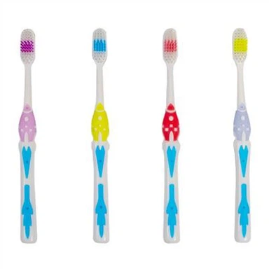 Компактна четкица за зубе са стругачем за језик за одрасле